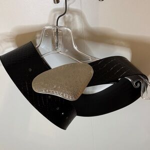 Rare Vintage Elegant Black Croc-Embossed Belt with Silver Buckle